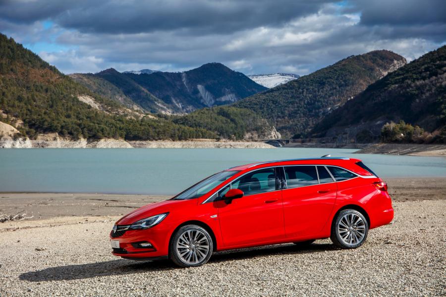  Vauxhall Astra Sports Tourer BiTurbo 2016 года  (фото 18 из 30)